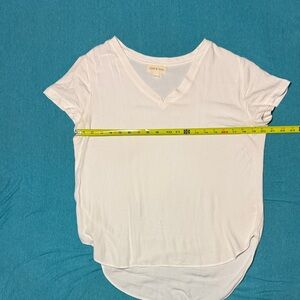 Club Monaco White V-Neck Short Sleeve Tee large rayon,